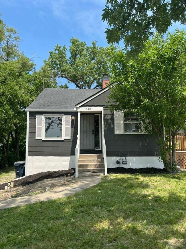 Building Photo - Spacious 4BR with Private Parking, Large Yard & Primary Suite