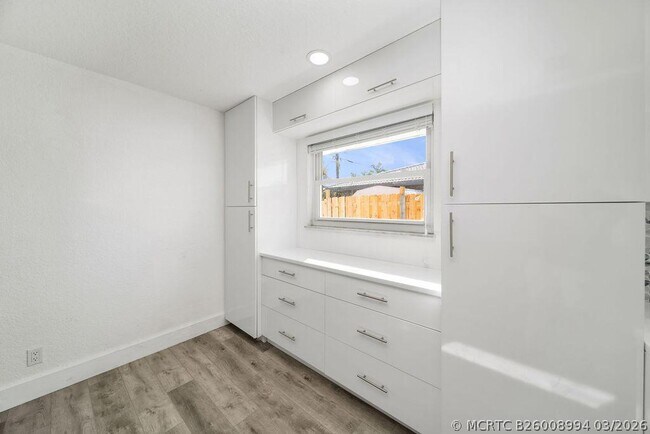 Building Photo - 518 Kingbird Cir