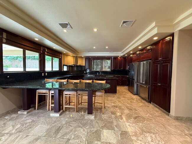 Building Photo - 466 Portlock Rd