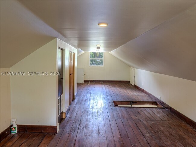 Building Photo - 520 NE 129th St