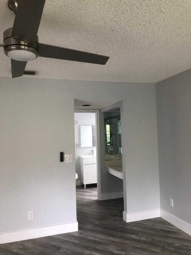 Building Photo - 9322 NW 9th Pl