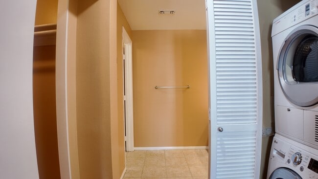 Building Photo - 655 Columbia St