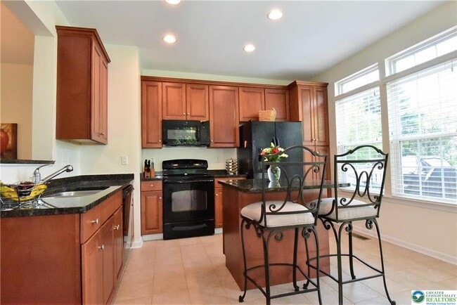 Building Photo - 1600 Oakridge Ln