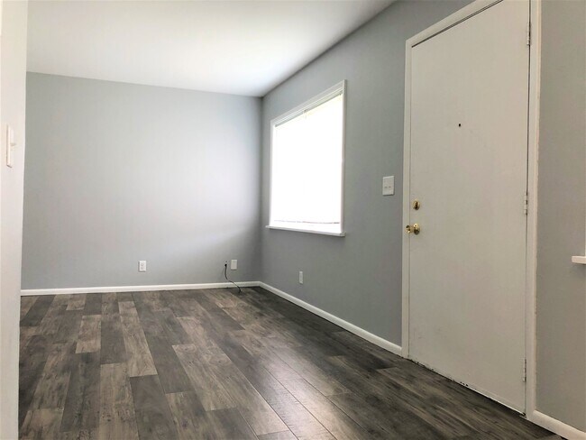 Building Photo - 3441 W Warren Dr