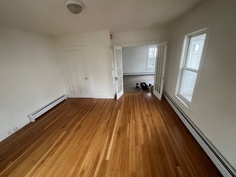 Building Photo - 75 1/2 Kinsley St