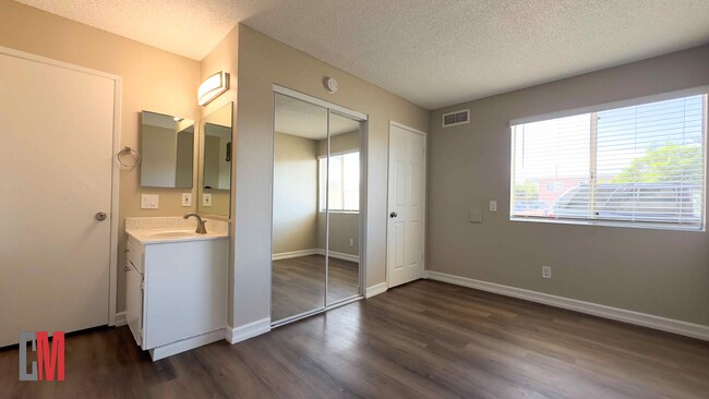 Interior Photo - 4325 Texas St