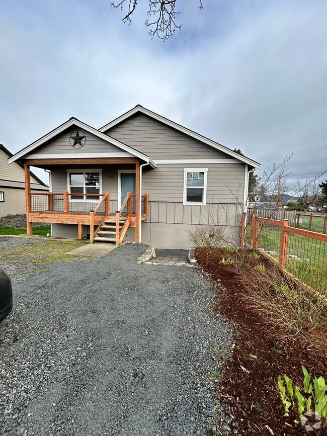 Building Photo - 3 Bedroom House in Sumas