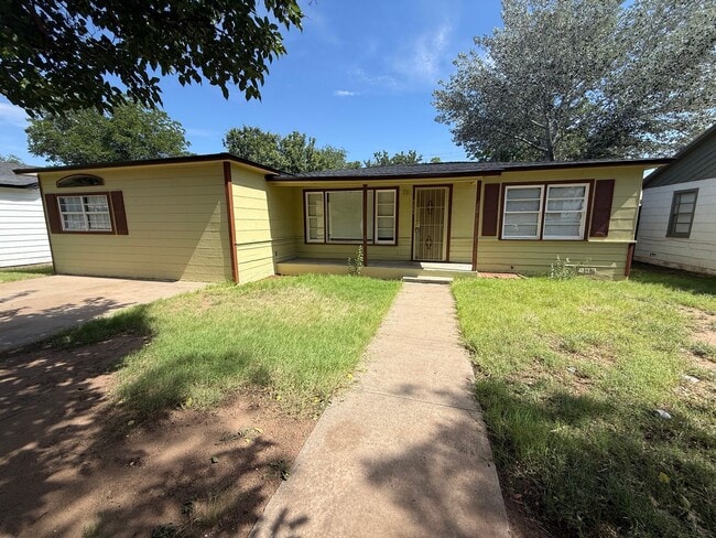 Building Photo - Available NOW! 4 bedroom 2 bathroom in Medical District