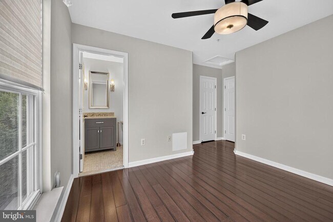 Building Photo - 932 Harrison Cir