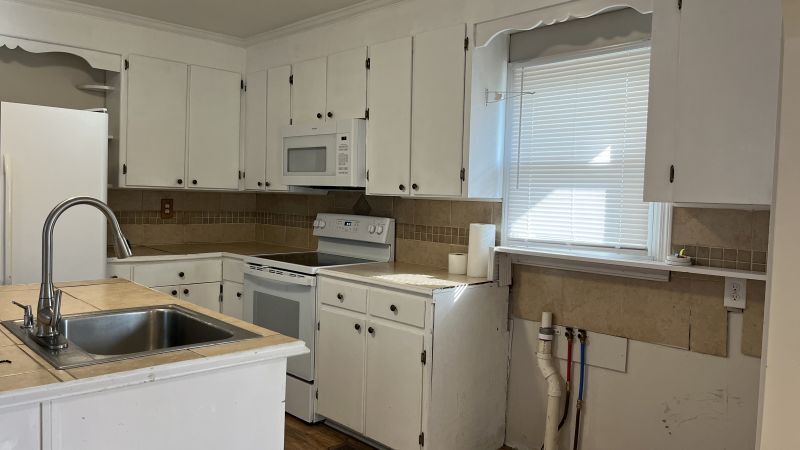 Building Photo - 1311 E Holston Ave