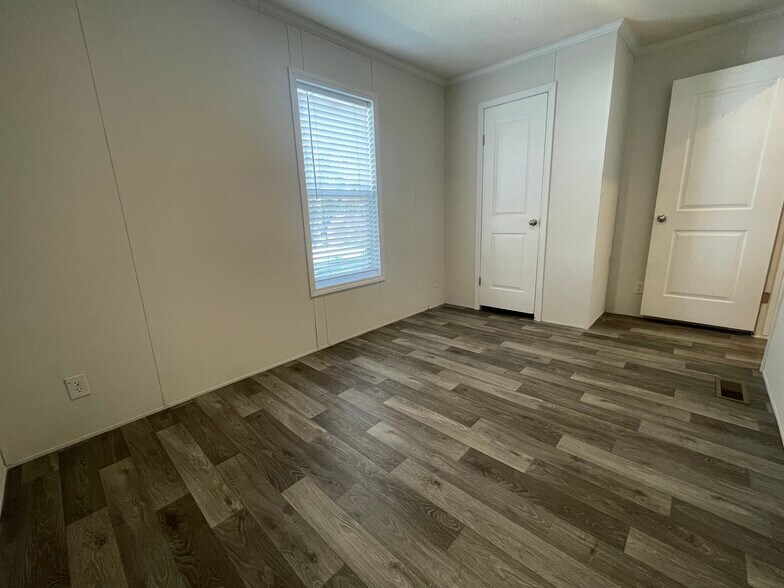 Building Photo - 15862 Villaire Ave