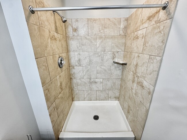 Building Photo - 4408 N Bay Dr