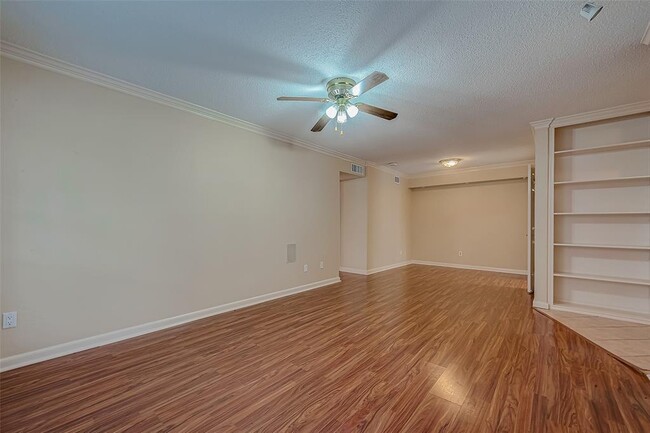 Building Photo - 1311 Antoine Dr
