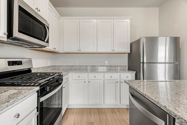 Building Photo - 424 Mustang Trot Dr