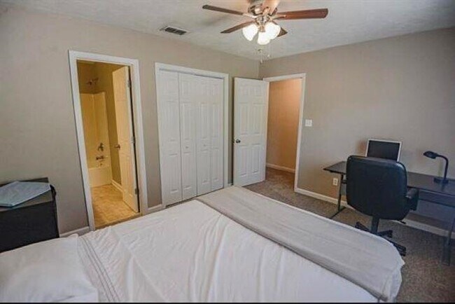 Building Photo - 2525 Hartsfield Rd