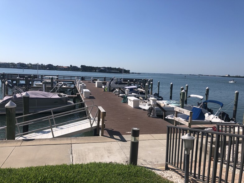 Fishidhing pier near building - 5220 Brittany Dr S