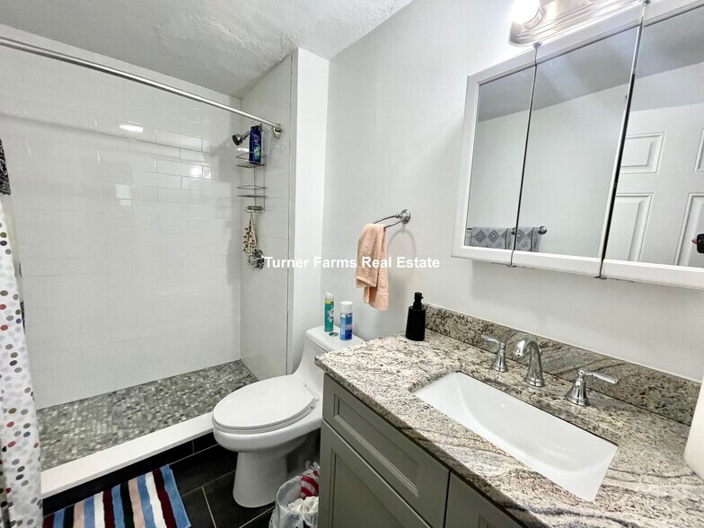 Building Photo - 48 Derby St