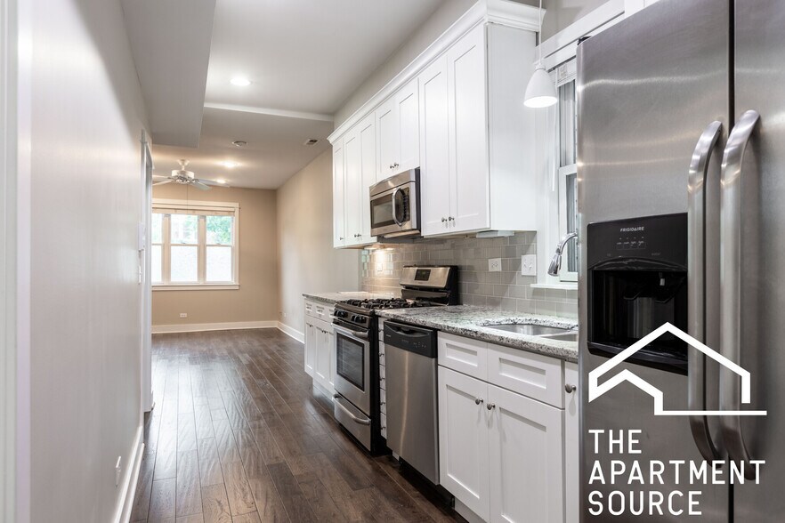 Building Photo - 2449 N Ashland Ave