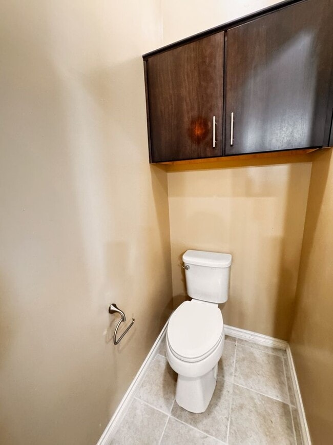 Building Photo - 4 Bedroom + den energy efficient Hamilton High