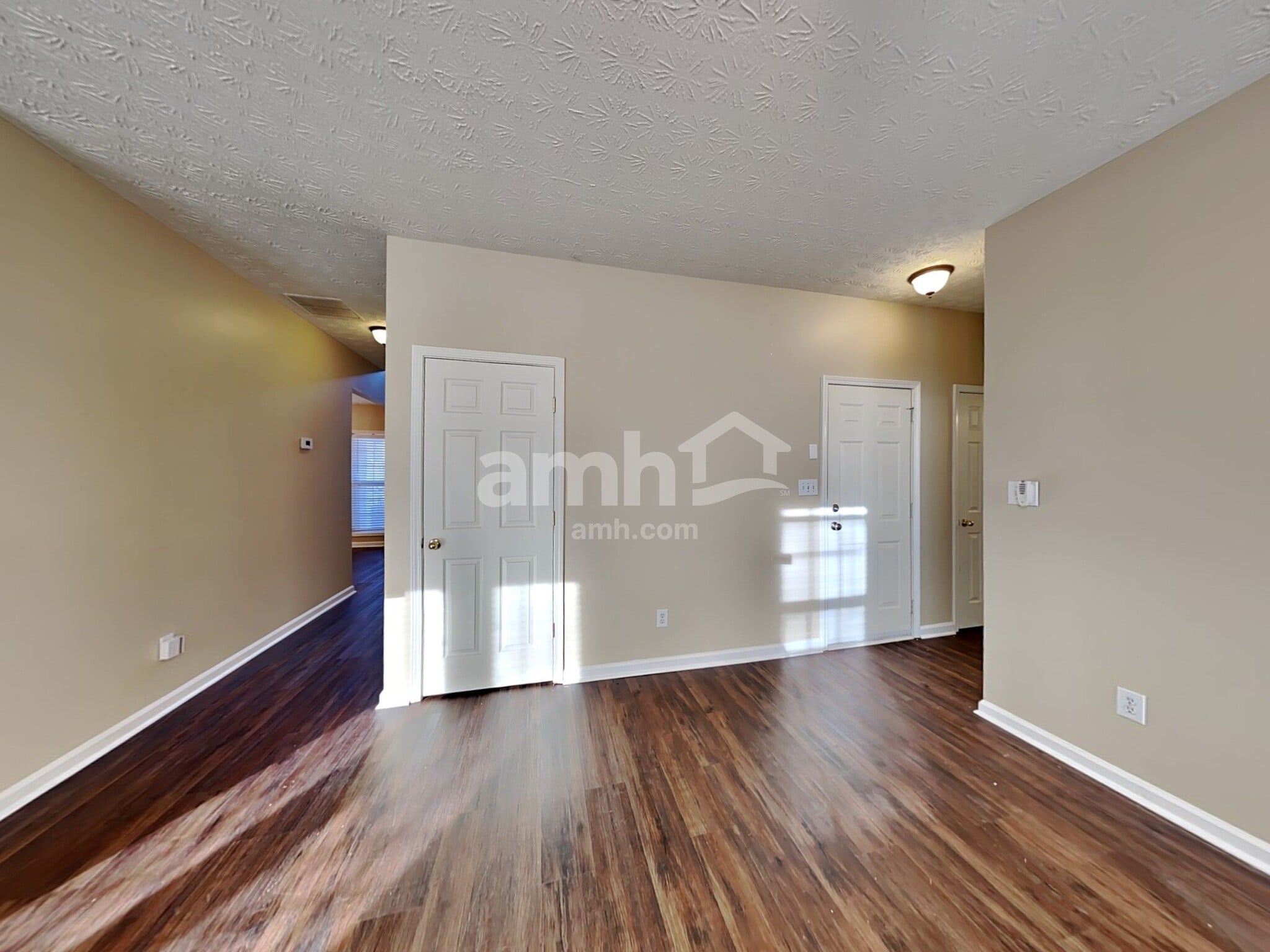 Building Photo - 732 Winbrook Dr