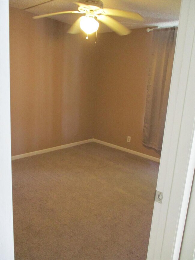 Building Photo - 6751 N University Dr