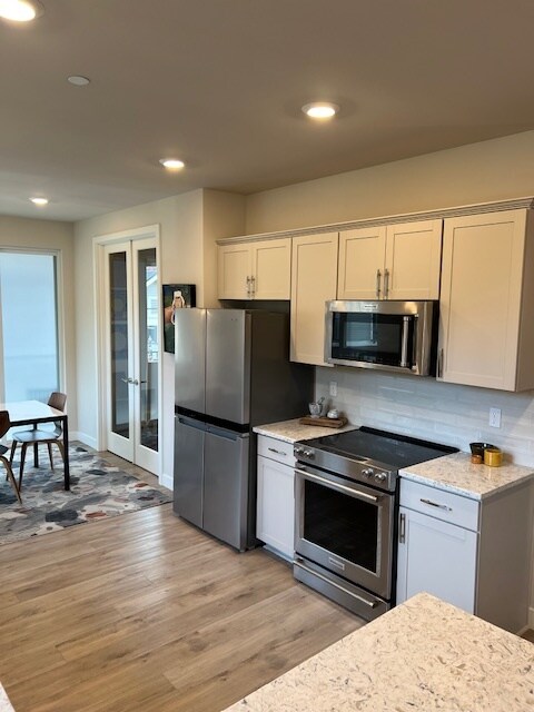 Kitchen - 379 E Park St