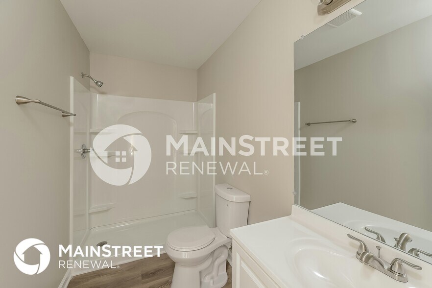 Building Photo - 320 W Steele St