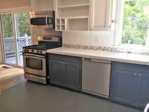 Building Photo - Beautiful 4 Bedroom Gem – Walk to Juanita Beach! Up to $1000 incentive!