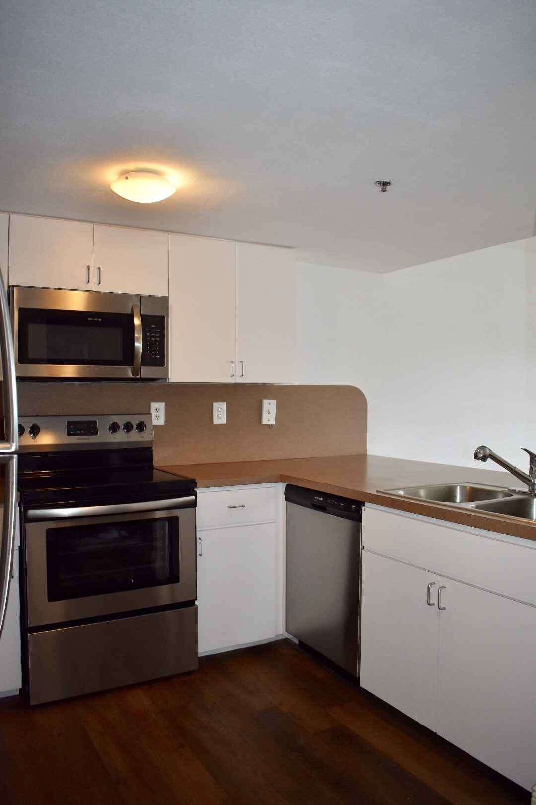 Building Photo - 55 E 4th St