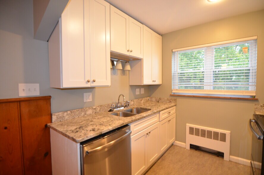 Building Photo - 6834 Park Ave