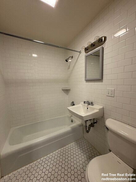 Building Photo - 172 N Beacon St