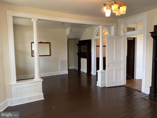 Building Photo - 196 Belleview Ave