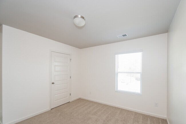 Building Photo - Spacious 5-Bedroom Home in Grovetown, GA