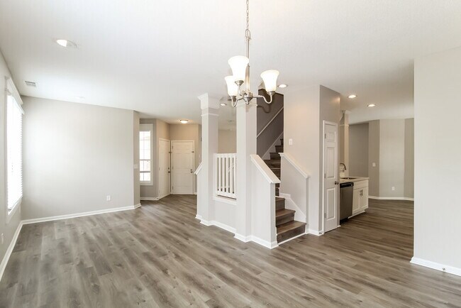 Building Photo - 2462 Raven Cir