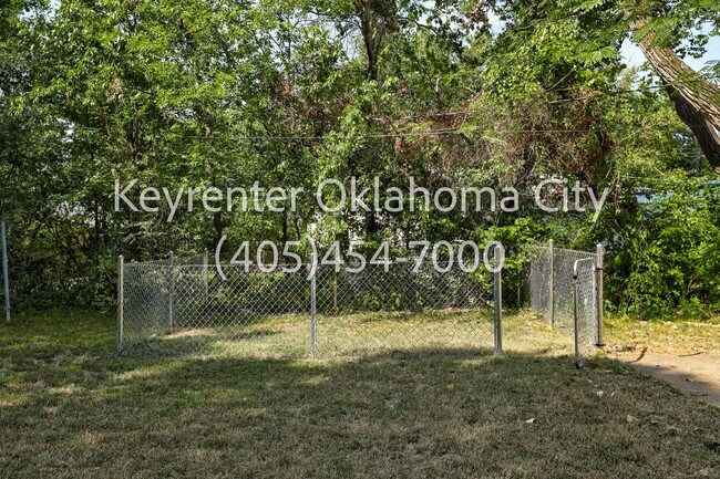 Building Photo - 1524 Rowena Ln