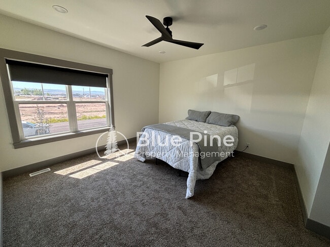 Building Photo - 5133 Beach Dr