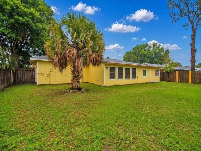 Building Photo - 1166 SE Preston Ln