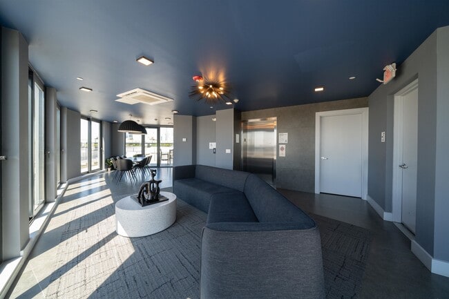 Building Photo - 338 Newark Ave