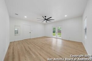Building Photo - 1407 W Mistletoe Ave