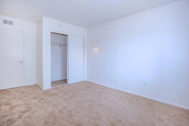 Building Photo - 400 S Sunkist St