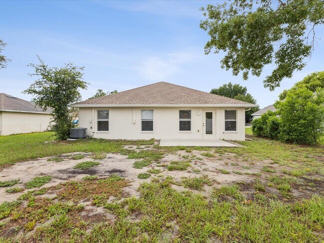 Building Photo - Don't Miss This Move-in Ready 4/2/2