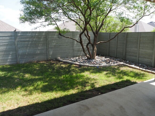 Building Photo - 812 Dove Cv