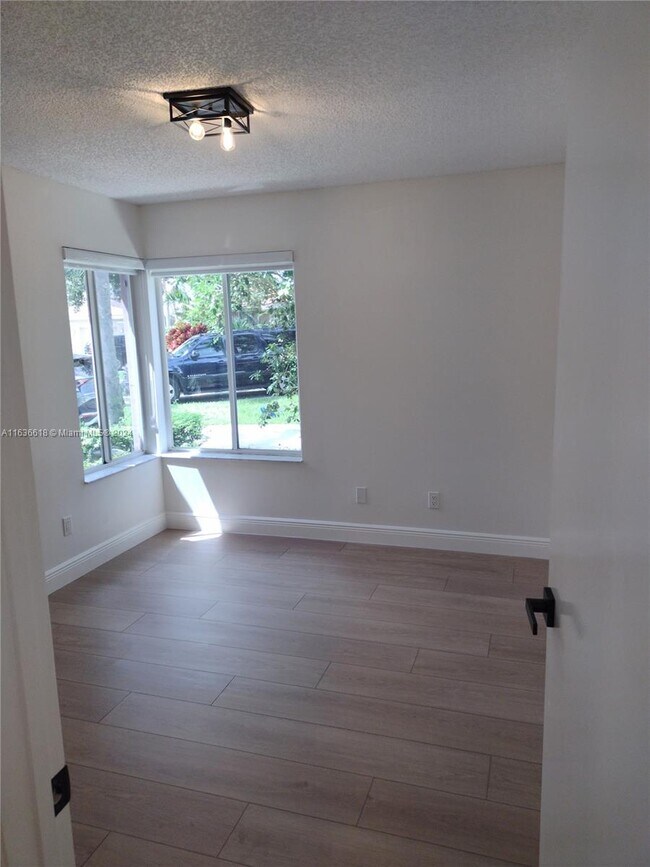Building Photo - 1740 SW 110th Terrace