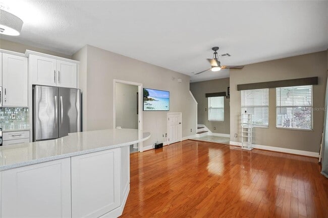 Building Photo - 632 Charles Ct S