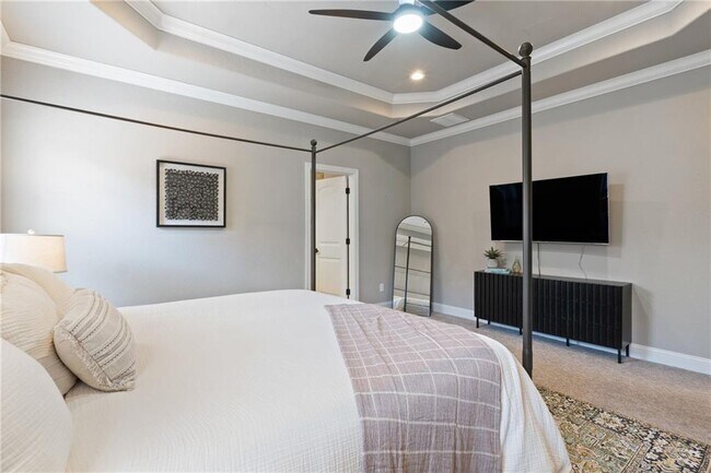 Building Photo - 5702 S 60th Pl