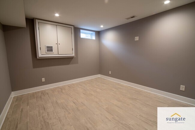 Building Photo - 1125 S Clinton St