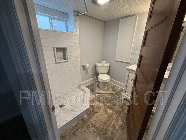 Building Photo - 86 School St