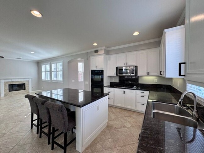 Building Photo - Discover this beautifully upgraded 5 bedro...