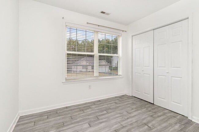 Building Photo - 10115 Chesney Dr