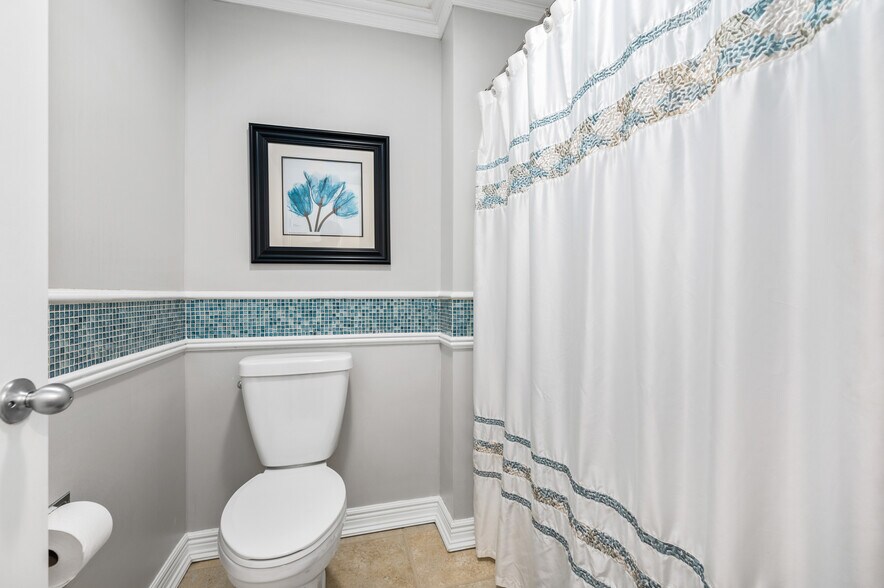 Building Photo - 5715 Creeks Crossing N